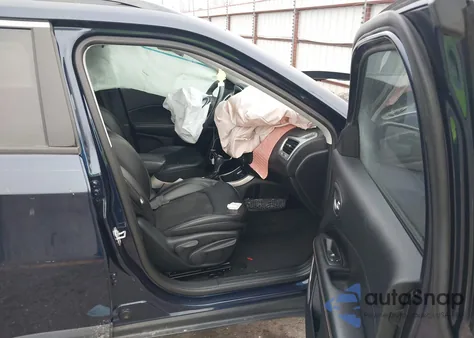 2018 Jeep Compass Latitude Fwd z USA, uszkodzony, nr VIN 3C4NJCBB2JT241047